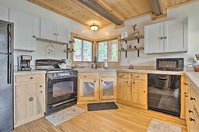 Pet-friendly Duck Creek Village Cabin w/ Fire Pit!
