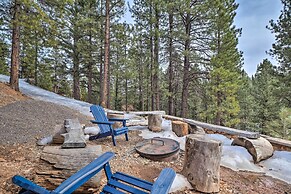 Pet-friendly Duck Creek Village Cabin w/ Fire Pit!