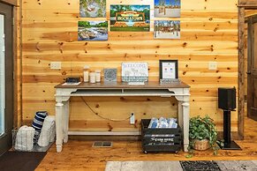 Broken Bow Cabin w/ Hot Tub & Outdoor Fireplace!