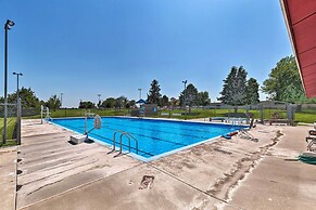 Elwood Townhome w/ Patio - 7 Mi to Johnson Lake
