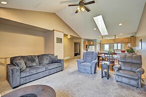 Elwood Townhome w/ Patio - 7 Mi to Johnson Lake