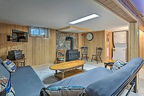 Home in Big Bass Lake Community: Fire Pit & Grill!