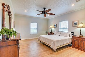 Walk to Shore: Crystal Beach Family Home w/ Deck!