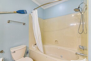 Walk to Shore: Crystal Beach Family Home w/ Deck!