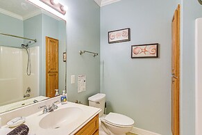 Walk to Shore: Crystal Beach Family Home w/ Deck!