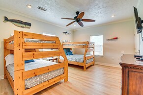 Walk to Shore: Crystal Beach Family Home w/ Deck!