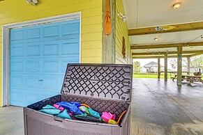 Walk to Shore: Crystal Beach Family Home w/ Deck!