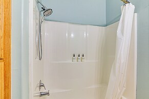 Walk to Shore: Crystal Beach Family Home w/ Deck!