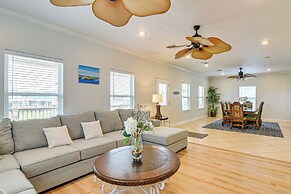 Walk to Shore: Crystal Beach Family Home w/ Deck!
