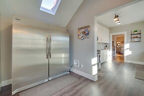 Charming Getaway, Walk to Windsor Lake & Downtown!