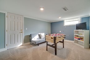 Charming Getaway, Walk to Windsor Lake & Downtown!