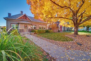 Charming Getaway, Walk to Windsor Lake & Downtown!