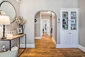 Charming Getaway, Walk to Windsor Lake & Downtown!