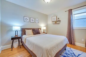 Charming Getaway, Walk to Windsor Lake & Downtown!