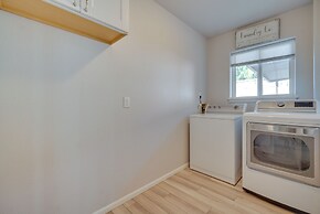 Charming Getaway, Walk to Windsor Lake & Downtown!