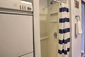 Serene Abode on Lake Erie ~ 9 Miles to Oak Harbor