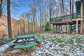 Nantahala Mountain Cabin w/ Deck ~ 1 Mi to Hiking!