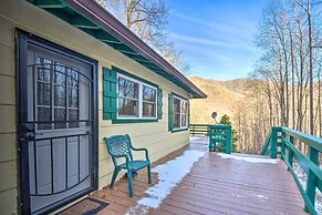 Nantahala Mountain Cabin w/ Deck ~ 1 Mi to Hiking!