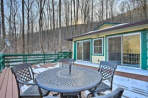 Nantahala Mountain Cabin w/ Deck ~ 1 Mi to Hiking!