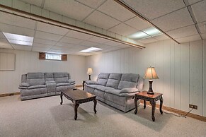 Spacious Family Glenwood Estates Home w/ Hot Tub!