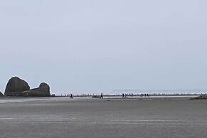 Coastal Washington Getaway: Walk to Beach!