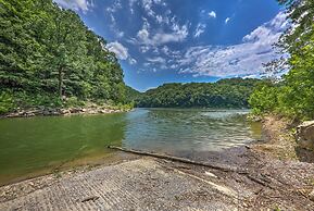 Getaway on Center Hill Lake w/ Decks & Water Views