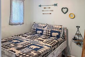 Getaway on Center Hill Lake w/ Decks & Water Views