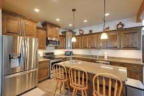 Expansive Group Lake House w/ Private Hot Tub!