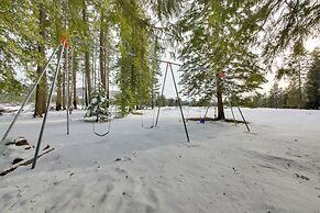 Expansive Group Lake House w/ Private Hot Tub!