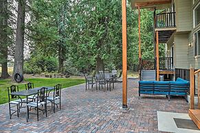 Expansive Group Lake House w/ Private Hot Tub!