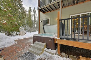 Expansive Group Lake House w/ Private Hot Tub!