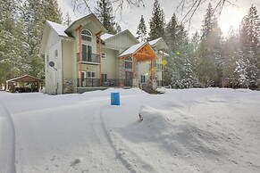 Expansive Group Lake House w/ Private Hot Tub!