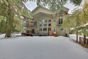 Expansive Group Lake House w/ Private Hot Tub!