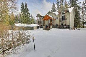 Expansive Group Lake House w/ Private Hot Tub!