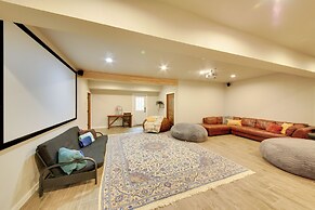 Expansive Group Lake House w/ Private Hot Tub!