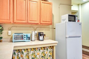 Inviting Studio w/ Patio, 15 Mi to Portland!