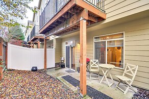 Inviting Studio w/ Patio, 15 Mi to Portland!