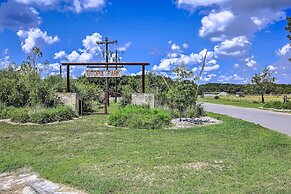 Utopia Family Home, 2 Blocks to Utopia Park!