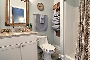 Grand Chalet w/ Hot Tub - Near Wintergreen Resort