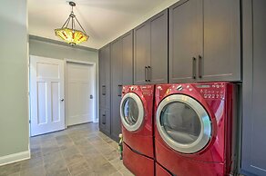 Grand Chalet w/ Hot Tub - Near Wintergreen Resort