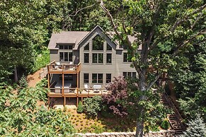 Grand Chalet w/ Hot Tub - Near Wintergreen Resort