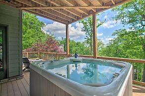 Grand Chalet w/ Hot Tub - Near Wintergreen Resort