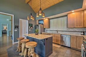 Grand Chalet w/ Hot Tub - Near Wintergreen Resort