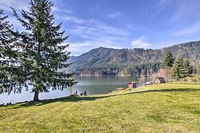 Lakefront Eatonville Cabin w/ Dock & Mtn Views!