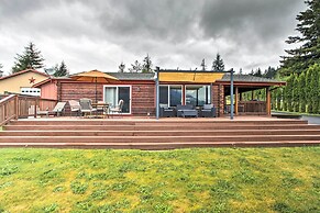 Lakefront Eatonville Cabin w/ Dock & Mtn Views!