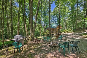 Creekside' Cabin w/ Deck in Pisgah Forest!