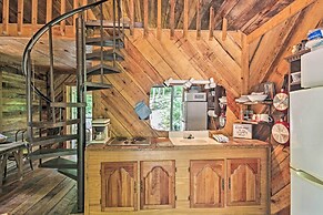 Creekside' Cabin w/ Deck in Pisgah Forest!