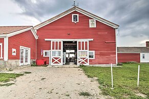 Classic Cape-style Farmhouse on 550-acre Vineyard!