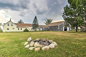 Classic Cape-style Farmhouse on 550-acre Vineyard!