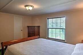 Ooltewah Cabin w/ Grill, Pool Table & Porch!